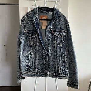 NWT Acid wash Levi’s Jean jacket sz L